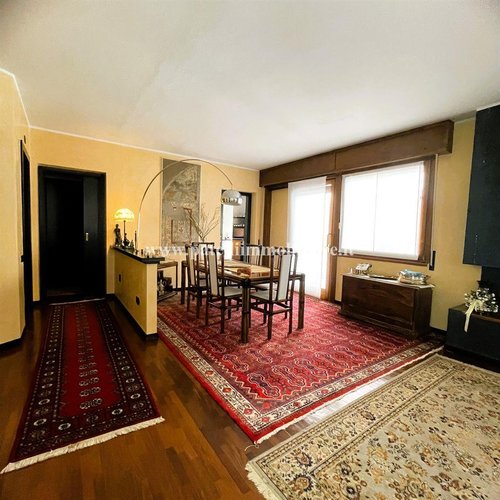 VILLA SINGOLA CON PISCINA Presezzo