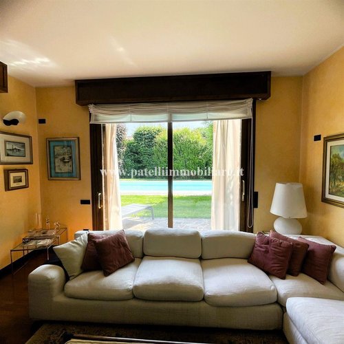 VILLA SINGOLA CON PISCINA Presezzo