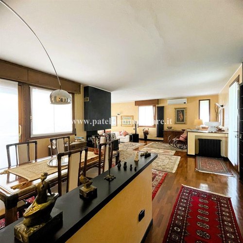 VILLA SINGOLA CON PISCINA Presezzo