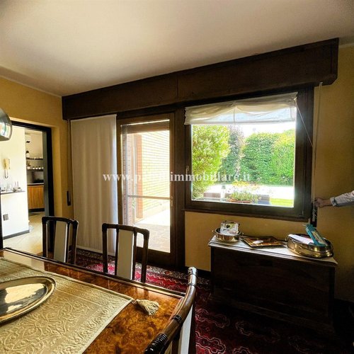 VILLA SINGOLA CON PISCINA Presezzo