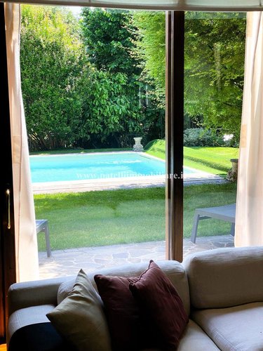 VILLA SINGOLA CON PISCINA Presezzo