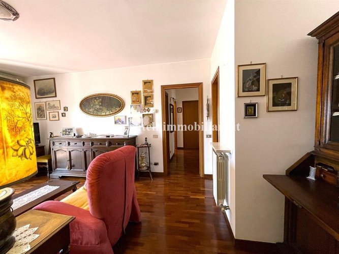 LUMINOSO TRILOCALE CON BOX E CANTINA NEL CUORE DI LONGUELO Bergamo