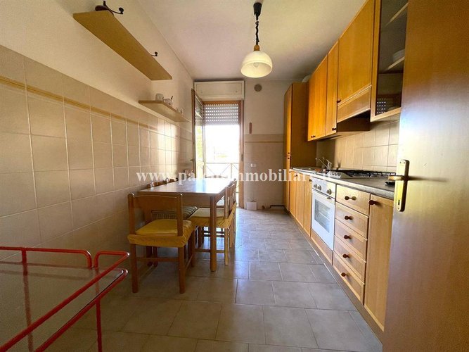 LUMINOSO TRILOCALE CON BOX E CANTINA NEL CUORE DI LONGUELO Bergamo