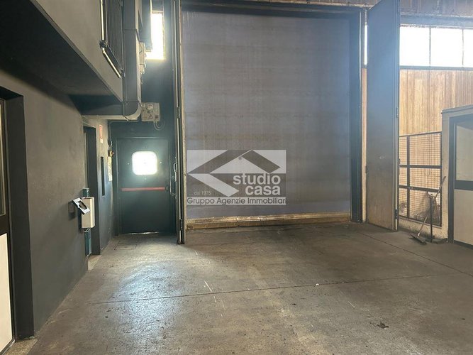 CAPANNONE ARTIGIANALE DOPPIA CAMPATA – 4 ACCESSI CARRAI – FOTOVOLTAICO 150kW – 2.300 MQ + 900 MQ EST Verdello