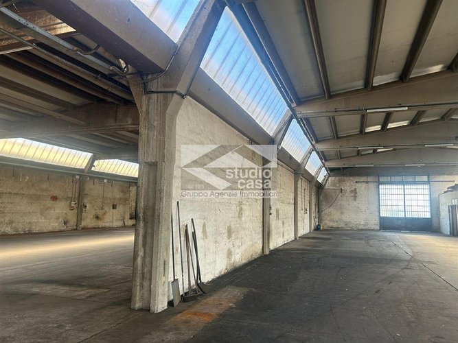 CAPANNONE ARTIGIANALE DOPPIA CAMPATA – 4 ACCESSI CARRAI – FOTOVOLTAICO 150kW – 2.300 MQ + 900 MQ EST Verdello