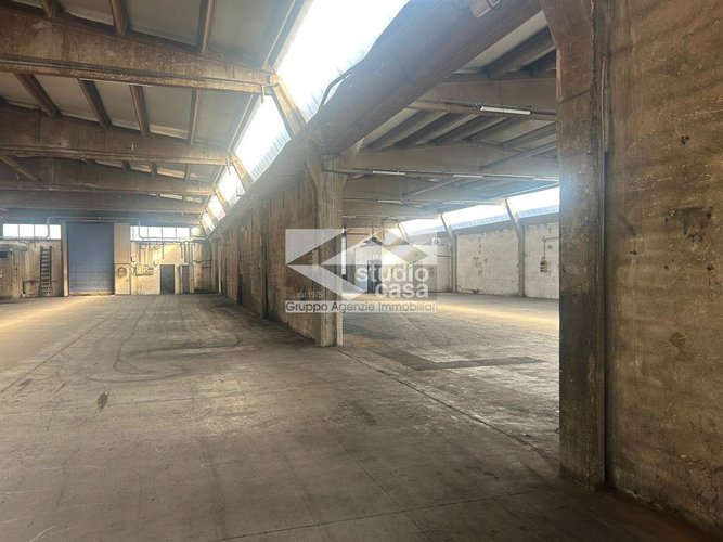 CAPANNONE ARTIGIANALE DOPPIA CAMPATA – 4 ACCESSI CARRAI – FOTOVOLTAICO 150kW – 2.300 MQ + 900 MQ EST Verdello