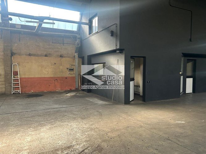 CAPANNONE ARTIGIANALE DOPPIA CAMPATA – 4 ACCESSI CARRAI – FOTOVOLTAICO 150kW – 2.300 MQ + 900 MQ EST Verdello