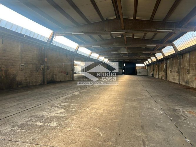 CAPANNONE ARTIGIANALE DOPPIA CAMPATA – 4 ACCESSI CARRAI – FOTOVOLTAICO 150kW – 2.300 MQ + 900 MQ EST Verdello