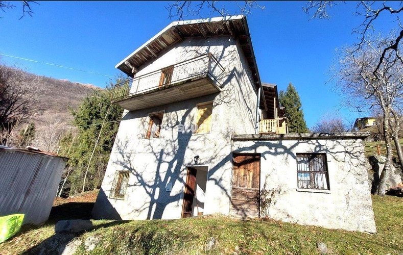 CASETTA RUSTICA IMMERSA NEL VERDE! Zogno