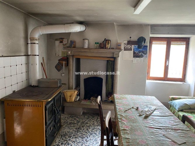 CASETTA RUSTICA IMMERSA NEL VERDE! Zogno