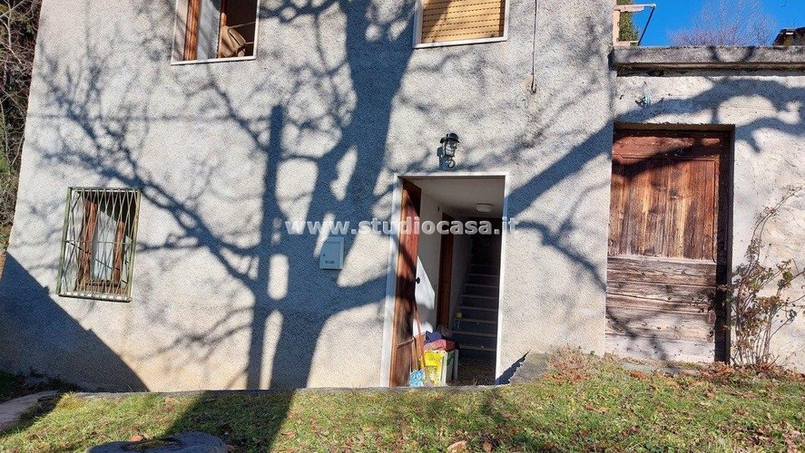 CASETTA RUSTICA IMMERSA NEL VERDE! Zogno