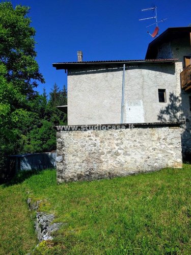 CASETTA RUSTICA IMMERSA NEL VERDE! Zogno