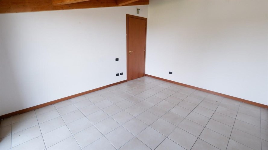 VILLA A SCHIERA 3 LOCALI Guanzate