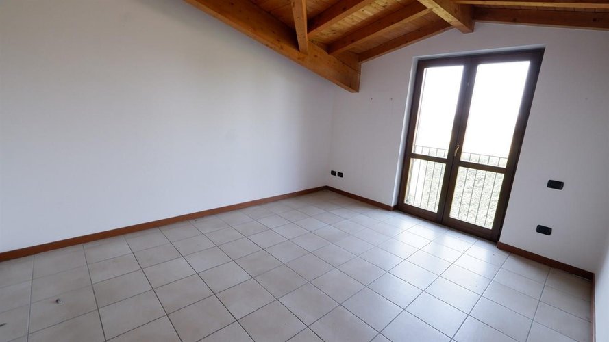VILLA A SCHIERA 3 LOCALI Guanzate
