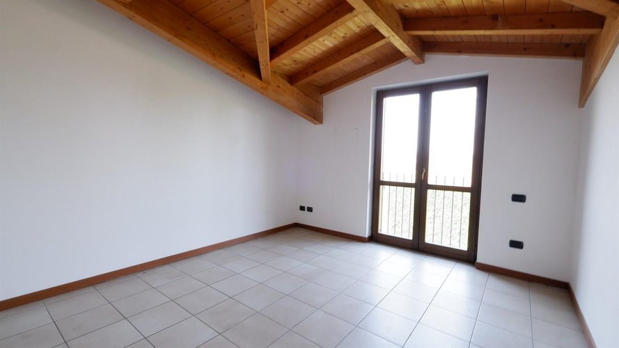 VILLA A SCHIERA 3 LOCALI Guanzate