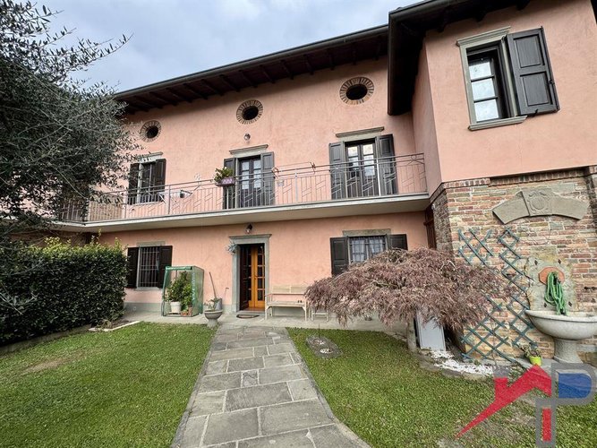 Cascina con terreno Mq.5000 Pontida