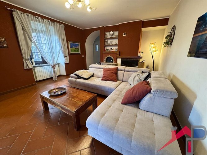 Cascina con terreno Mq.5000 Pontida