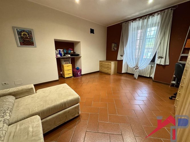 Cascina con terreno Mq.5000 Pontida