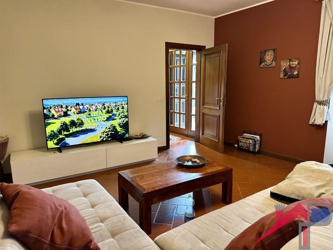 Cascina con terreno Mq.5000 Pontida