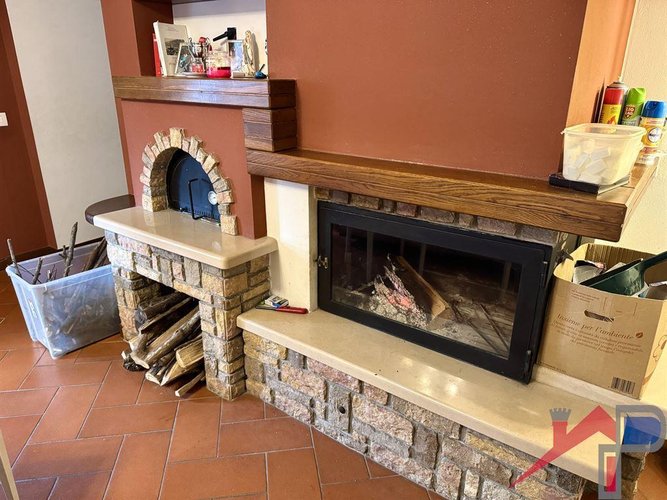 Cascina con terreno Mq.5000 Pontida