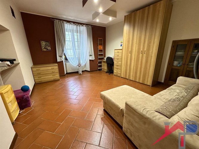 Cascina con terreno Mq.5000 Pontida