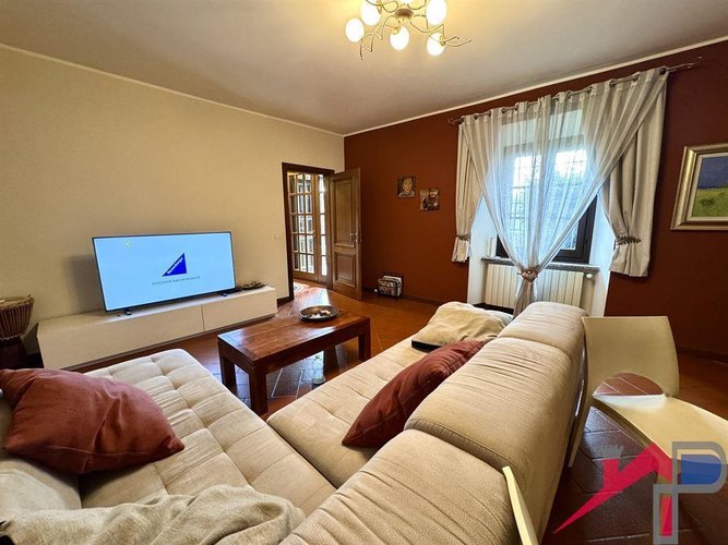 Cascina con terreno Mq.5000 Pontida