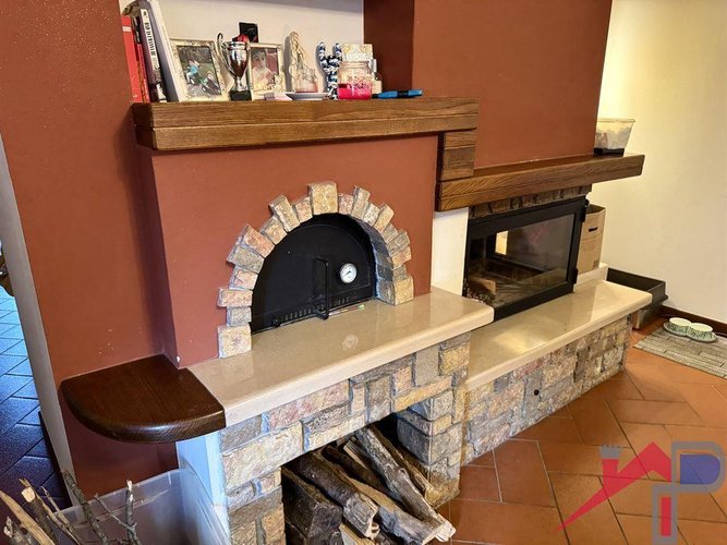 Cascina con terreno Mq.5000 Pontida