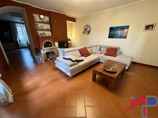 Cascina con terreno Mq.5000 Pontida