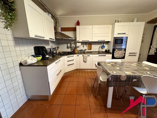 Cascina con terreno Mq.5000 Pontida