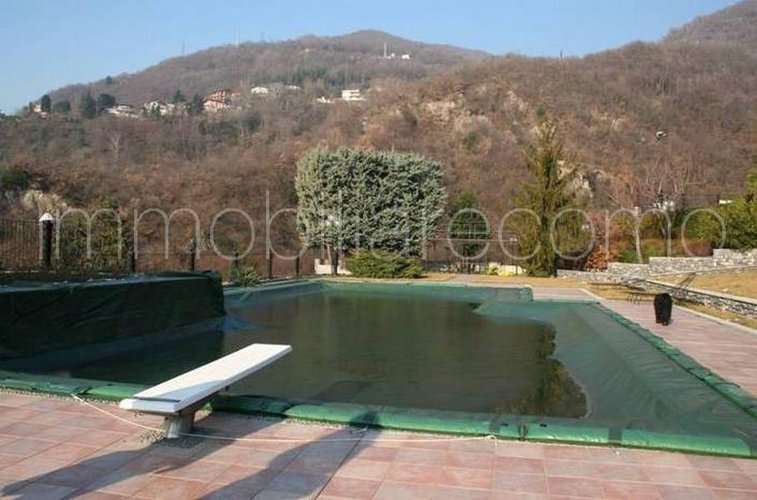 Cernobbio prestigiosa villa in posizione panoramica Cernobbio