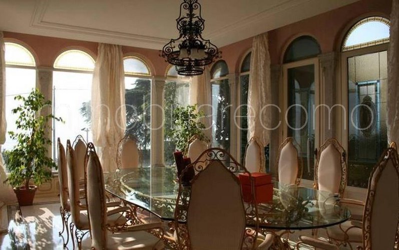 Cernobbio prestigiosa villa in posizione panoramica Cernobbio