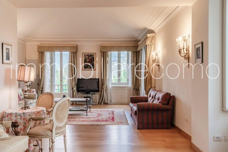 In villa d’epoca con parco Como