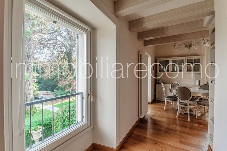 In villa d’epoca con parco Como