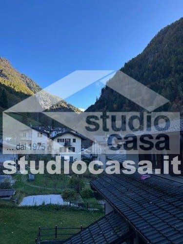 A DUE PASSI DAL LAGHETTO! Carona