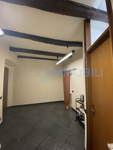 NEGOZIO VIA PRIMO MAGGIO Oggiono