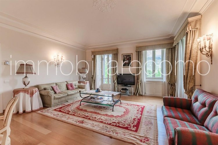 In villa d’epoca con parco Como