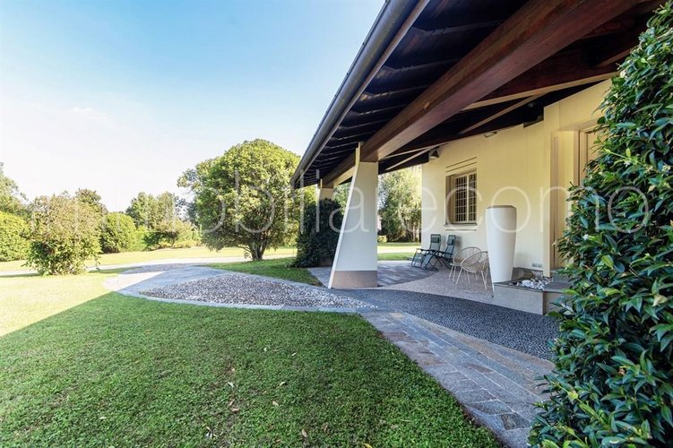 Villa 10 locali - Rif. 116216 Casnate con Bernate