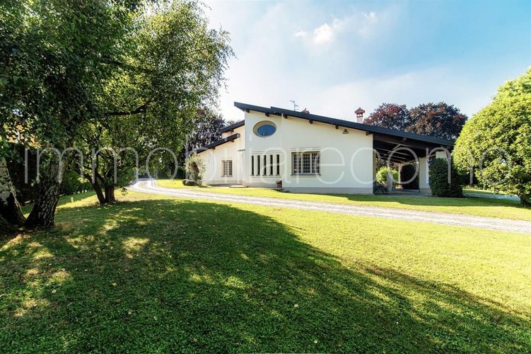 Villa 10 locali - Rif. 116216 Casnate con Bernate