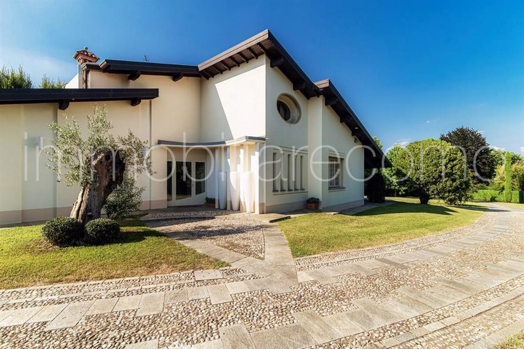 Villa 10 locali - Rif. 116216 Casnate con Bernate