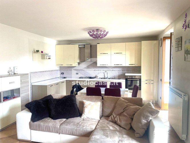 IN PALAZZINA BEN TENUTA! Val Brembilla