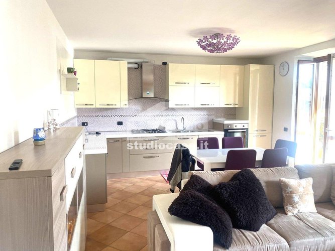 IN PALAZZINA BEN TENUTA! Val Brembilla