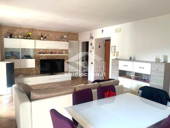 IN PALAZZINA BEN TENUTA! Val Brembilla