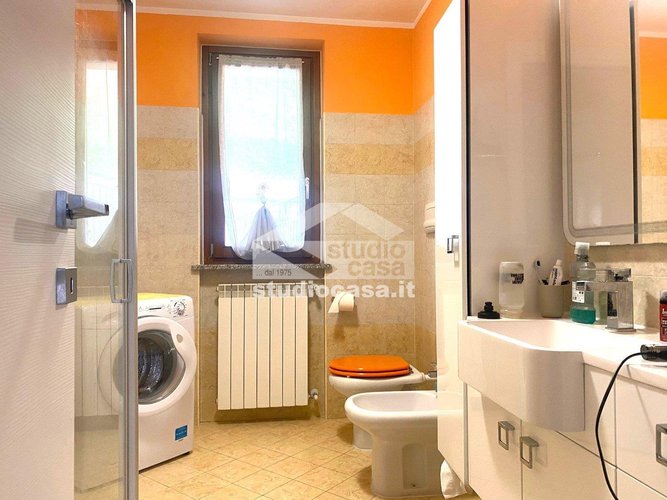 IN PALAZZINA BEN TENUTA! Val Brembilla