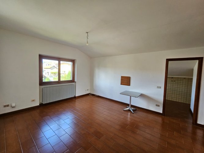 Semi-centrale - 20/25 Cucciago