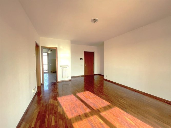 LUMINOSO TRILOCALE CON BOX E CANTINA NEL CUORE DI LONGUELO Bergamo