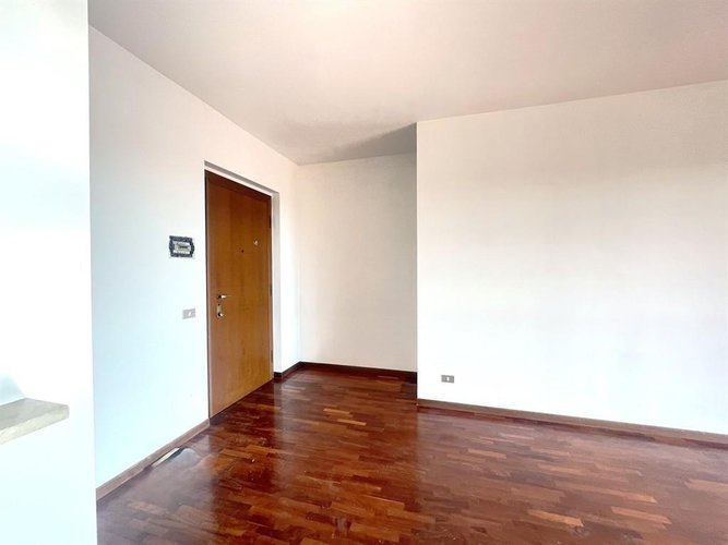 LUMINOSO TRILOCALE CON BOX E CANTINA NEL CUORE DI LONGUELO Bergamo