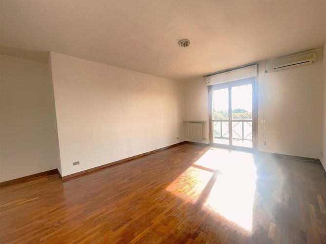 LUMINOSO TRILOCALE CON BOX E CANTINA NEL CUORE DI LONGUELO Bergamo