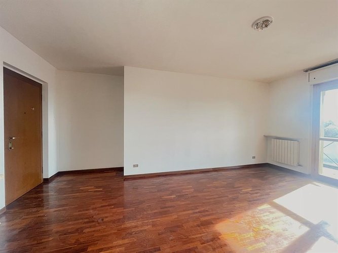 LUMINOSO TRILOCALE CON BOX E CANTINA NEL CUORE DI LONGUELO Bergamo