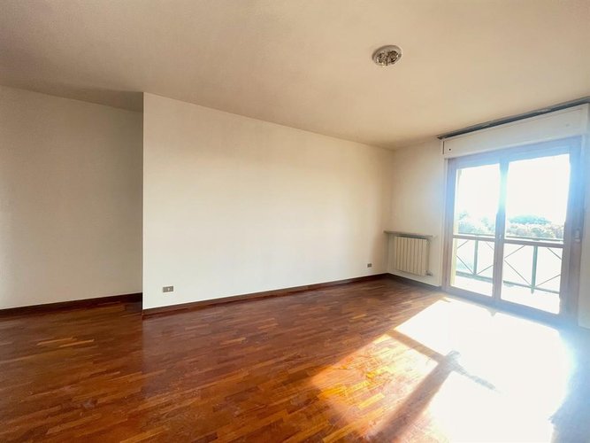 LUMINOSO TRILOCALE CON BOX E CANTINA NEL CUORE DI LONGUELO Bergamo