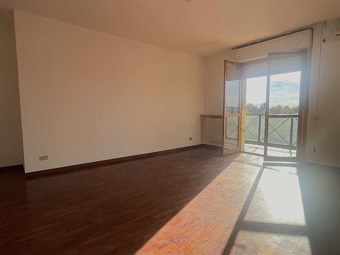 LUMINOSO TRILOCALE CON BOX E CANTINA NEL CUORE DI LONGUELO Bergamo